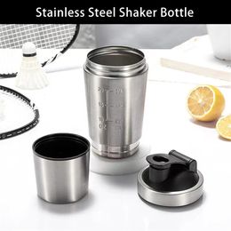 Bouteilles d'eau Shaker de protéine de bouteille d'eau d'acier inoxydable avec le compartiment pour des suppléments de nutrition de musculation tasse de mélangeur en métal de gymnase 600ml 231201