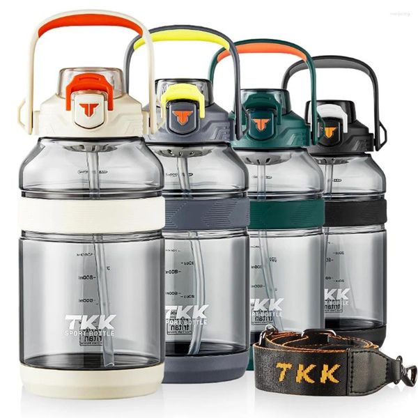 Bouteilles d'eau TKK Puche de bouteille de sport de grande capacité avec paille 2 dans 1 couvercle BPA Free Tritan Plastic pour le gymnase voyage extérieur