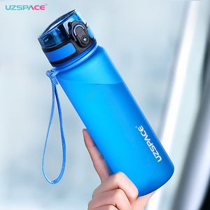 Bouteilles d'eau UZSPACE bouteille d'eau de sport sans BPA 500/1000 ml Tritan en plastique givré étanche Shaker tasse de filtre à thé pour la salle de sport de voyage en plein air 230923