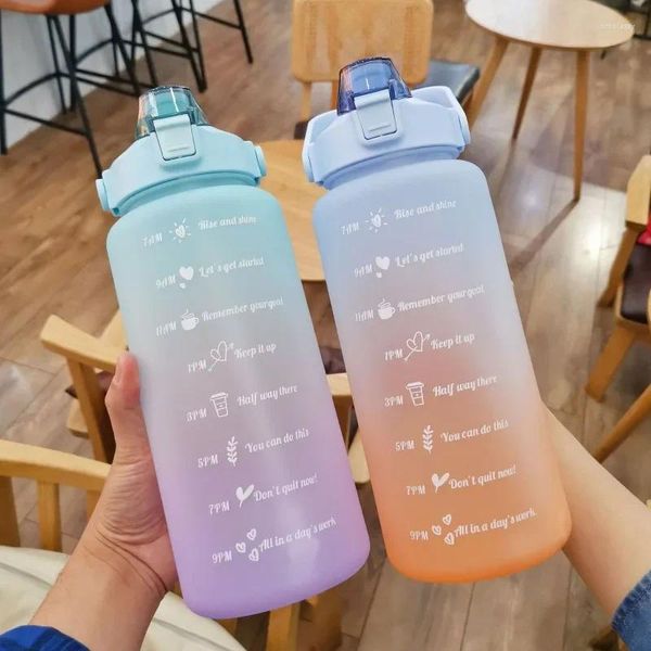 Botellas de agua Mujeres Deportes Paja Marcador al aire libre Drinkware Hombres Bottlesc 2 litros Frío con tiempo Fitness