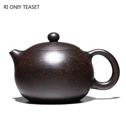 Bouteilles d'eau Yixing Théière en argile violette Célèbre filtre à trou de boule fait à la main Xishi Théière Chinoise Zisha Set Bouilloire Cadeaux personnalisés 230627