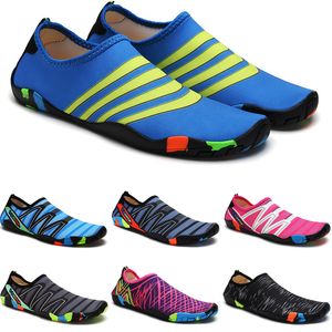 Agua hombres clásico Slip on mujeres playa vadear descalzo secado rápido zapatos de natación transpirables zapatillas deportivas ligeras Unisex 35-46 G 21