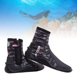 Chaussures d'eau 5MM bottes de plongée en néoprène adaptées aux hommes femmes natation surf gardant au chaud chaussures de sports nautiques chaussures de sports nautiques gonflables 230713