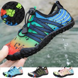 Waterschoenen Sneldrogende watersportschoenen voor kinderen Ademende watersportschoenen voor jongens en meisjes Zwemmen Strandsportschoenen Duiken Surfschoenen op blote voeten 230713