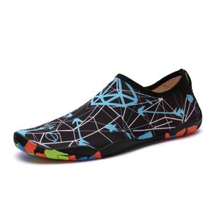 Zapatos de agua Hombres Unisex Suministro plano de rastro al aire libre Stream Fitness para mujer antideslizante y natación para hombres Y0714