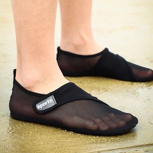 Chaussures d'eau séchage rapide plage hommes femmes Aqua Light plongée surf sandales piscine natation respirant bord de mer pieds nus baskets 230617