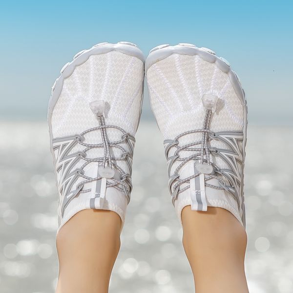 Zapatos de agua Unisex interior Mucltiple Usee entrenamiento mujeres de gran tamaño vadeando parejas vacaciones playa juego Aqua hombres Squat 230617