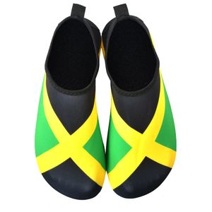 Chaussures aquatiques Chaussures aquatiques pour femmes et hommes Chaussures de plage à séchage rapide pour le surf en plein air Exercice de yoga Drapeau de la Jamaïque Caraïbes Reggae Rasta 231213