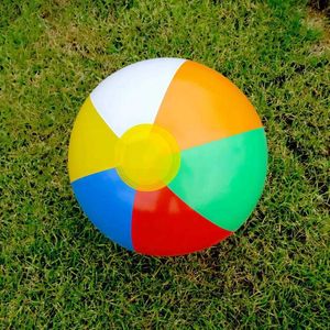 Watertafels Nieuwe opblaasbare 6 kleuren gestreepte regenboog strandbal buitenwater sportballon voor kinderen 23 cm 2023