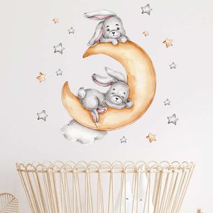 Alinéraux aquarelles Deux lapins jouant sur les autocollants muraux de lune d'or pour les enfants chambre bébé chambre pépinière décalcomanies murales à la maison
