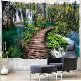 Waterfall Tapestrylong Way River dans des arbres tropicaux tropicaux et des arbres de forêt et des buissons décor suspendu pour le dortoir du salon de la chambre 240321
