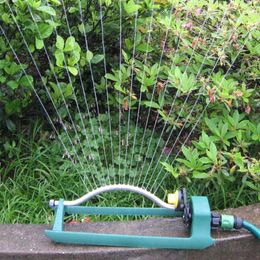 Équipements d'arrosage Arroseur oscillant 15 trous Swing Pulvérisateur rotatif automatique Angle réglable Buse d'irrigation Jardin