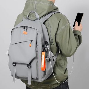 Backpack de revêtement imperméable avec un sac à dos pour hommes de charge USB adapté au travail et à l'école 240523