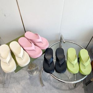 Tongs à plate-forme de gelée imperméable Sandales à talons épais Diapositives pour femmes Chaussure de plage Pantoufle de luxe pour femmes Rose vert blanc noir Chaussures de vacances 35-41