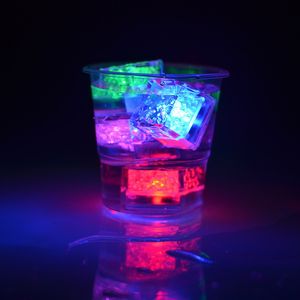 Cube de glace LED étanche, changement de couleur multicolore, flash lent, nouveauté, capteur de liquide, glaçon submersible pour fête, mariage, bars, clubs, boissons, décorations