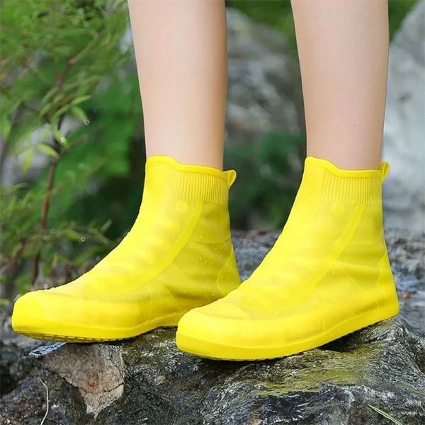 Las cubiertas de zapatos de media tapa impermeables de doble fondo, superpachas duraderas y hombres, la cubierta de la lluvia de la lluvia de galas de silicona blanca