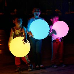 Imperméable à l'eau en plein air mariage jardin pelouse LED piscine rougeoyante boule flottante lumière sous-marine lampe de Table lumineuse