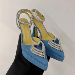 Waterdicht platform Geklede schoenen met puntige neus Hartvormige diamantdecoratie Hoge hakken Sandalen Pumps met enkelbandje Luxe ontwerpers fabrieksschoenen voor dames