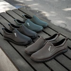 Zapatos de goma impermeables para hombres mocasines de platos slip informes trabajadores de cocina sin deslizamiento de zapatos de cocina marido de pesca con botas de lluvia 240102