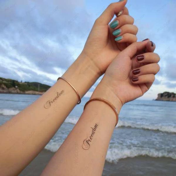 Tatuaje temporal a prueba de agua pegatina alfabeto inglés tamaño pequeño arte corporal tatuaje falso Flash tatuajes muñeca pie mano para hombres y mujeres
