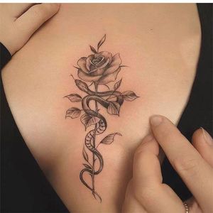 Autocollant de tatouage temporaire étanche Rose serpent conception Art corporel faux tatouage Flash tatouage poitrine femme mâle