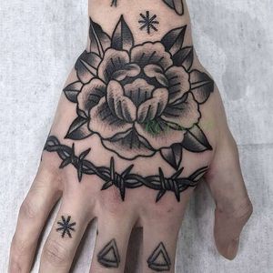 Tatuaje temporal a prueba de agua pegatinas flor símbolo triángulo espalda en la mano tatuajes falso tatuaje Flash para chica mujeres hombres chico