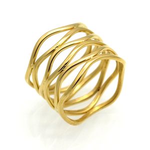 Bague en acier au titane de forme géométrique en forme de vague Bague en acier au titane à la mode et minimaliste