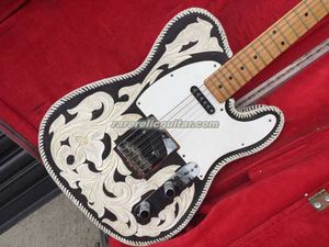 Waylon Jennings Guitare électrique vintage en cuir repoussé noir et blanc, manche en érable, incrustation de points, couverture de corps sculptée à la main en cuir