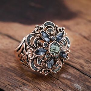 WBMQDA HOT VINTAGE RINGEN VOOR DRAAG Grijs Kristal Hollow Caned Flower Antiek Goud kleur Fijne bruiloft Sieraden Dagelijkse accessoires