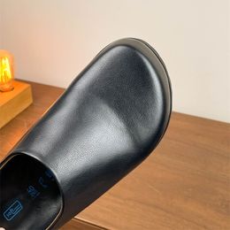 Het dragen van Baofeng pantoffels heren 2023 comfortabel leer zachte zool ademend mode luie man een slip-on casual halve pantoffels dames 35-39 heren 38-44 yards
