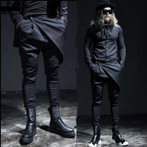 Het dragen van een Koreaanse versie van gepersonaliseerde modieuze, casual, nauwsluitende broeken, laarzen en rokken