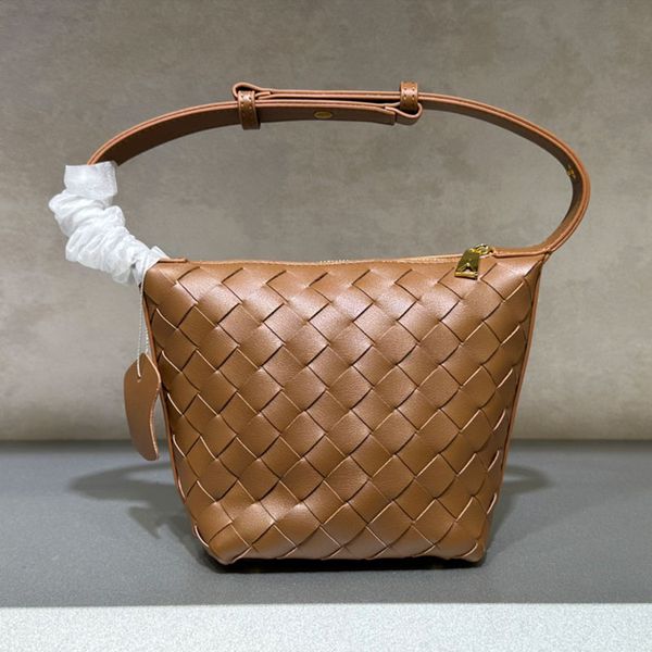 Sac à bandoulière tissé Sacs de boîte classiques Cuir de vachette Fond Nail Lettres de mode Poche interne à glissière Pochette axillaire de créateur Plusieurs couleurs