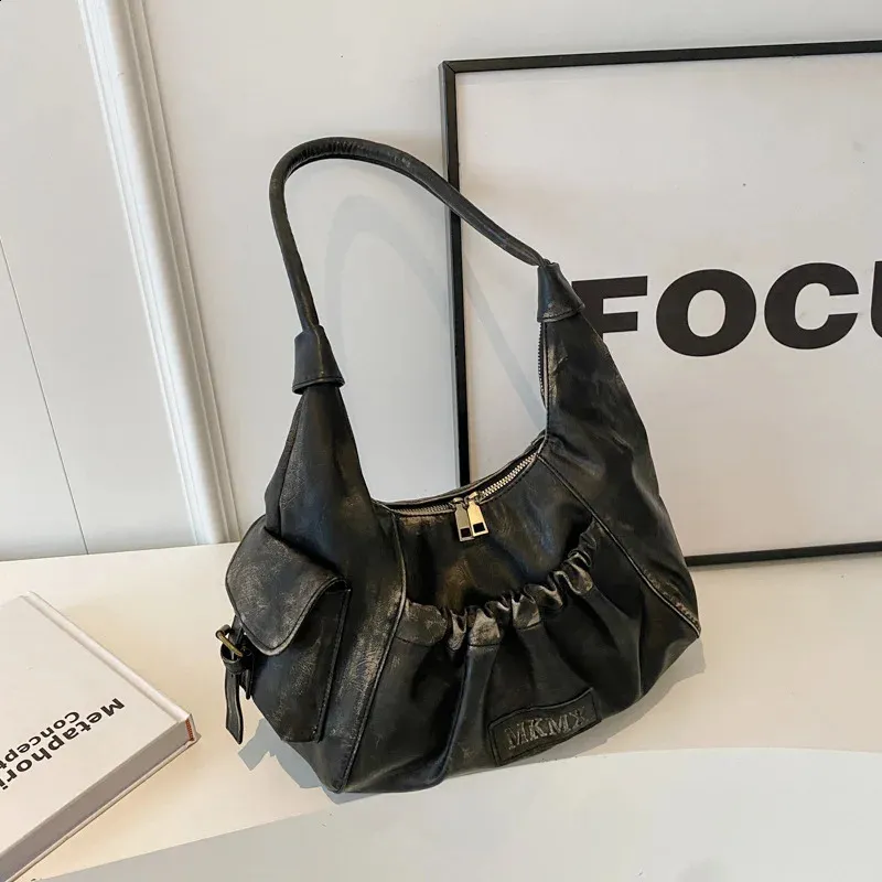 y2k zipper design shoulder bag archive　4 Diesel Men Archive Shoulder Bag Y2K Crescent Moon Stylish