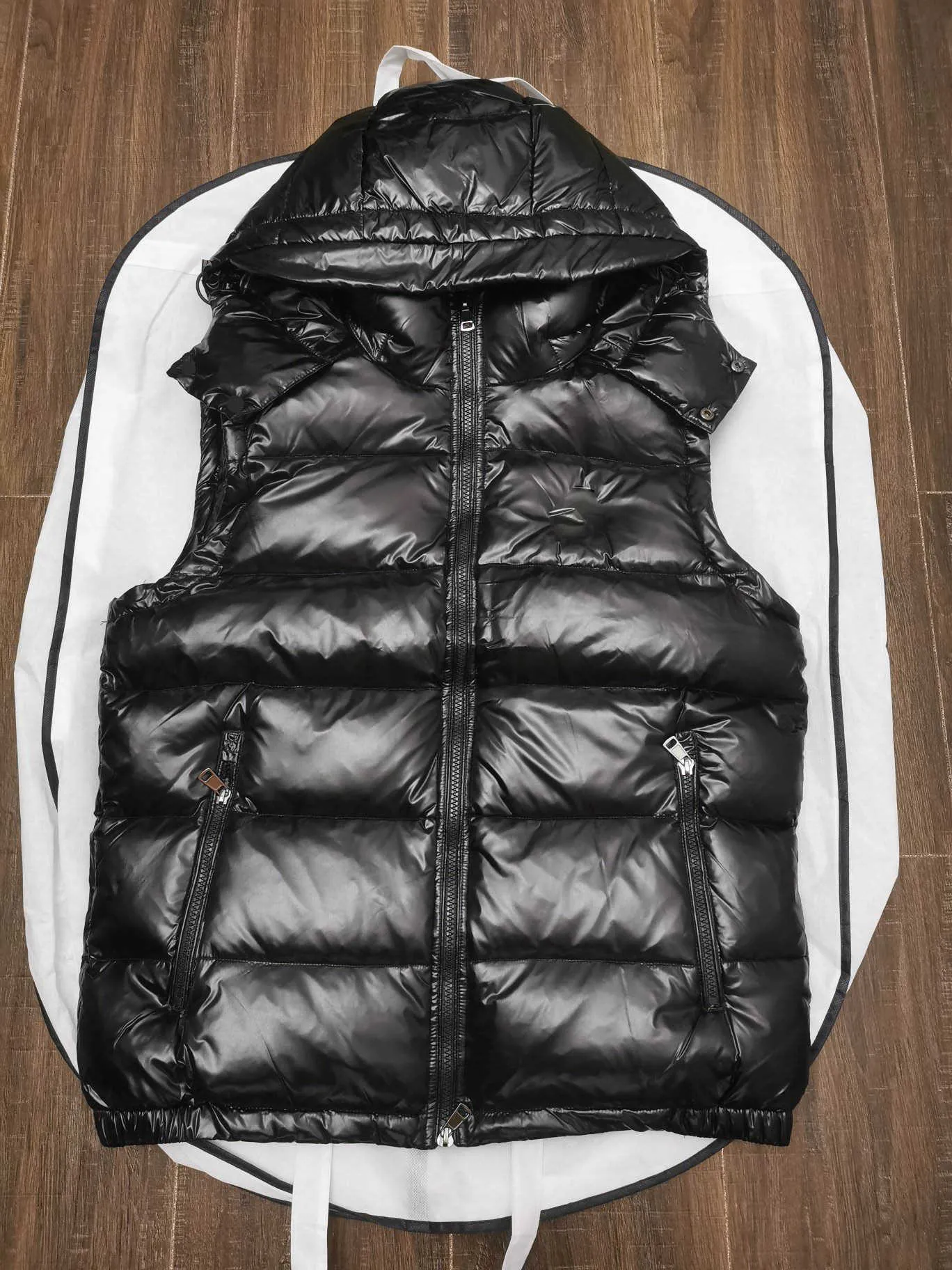 Monclair Winter Jacket Men Gilet Down Vest Designer Vests Hooded Outerwear High Quality Mens Stand up Collar Classic Style Black Short Vests