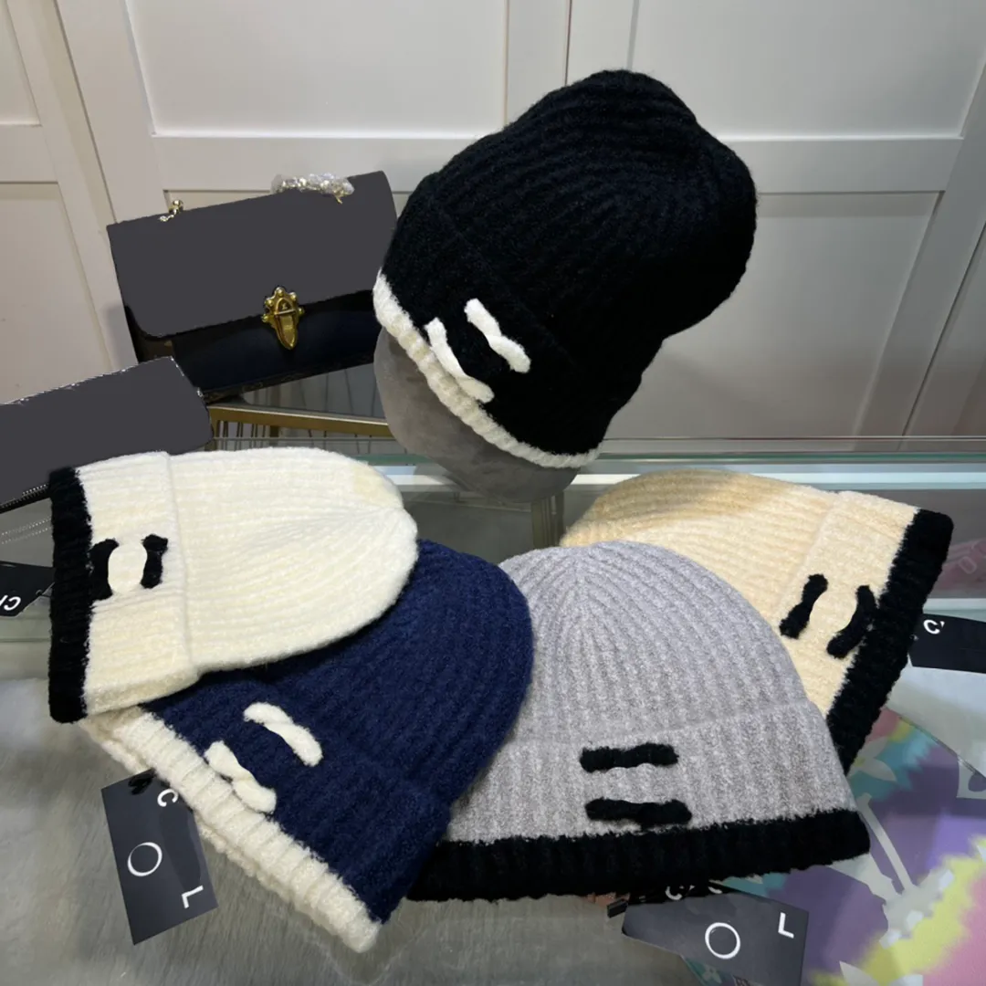 Beanie Tasarımcı Örgü Düz Renk Yüksek Kaliteli Çok Yönlü Beanie Örme Sıcak Mektup Tasarım Şapkası Noel