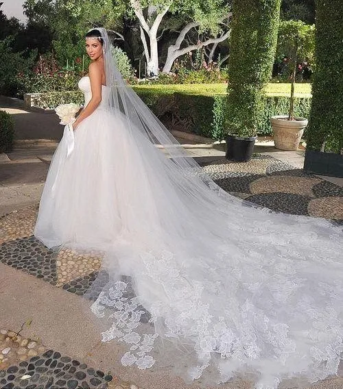 Voiles de mariée Kim Kardashian nouveau charmant blanc ivoire un étage cathédrale mariée voile de mariage personnalisé 3 mètres Lace251P