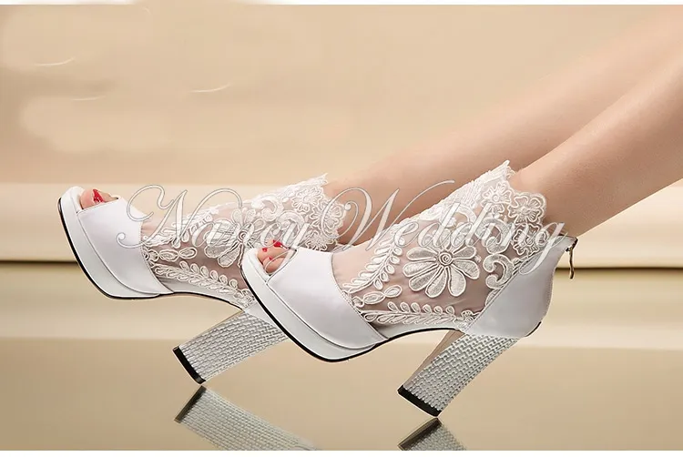 Nowa Moda Peep Toe Summer Wedding Boots Sexy Biały Koronki Prom Wieczór Party Shoes Bridal High Heels Lady Formal Sukienka Buty