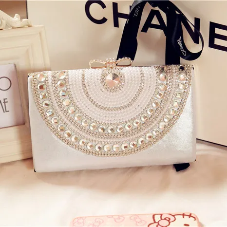 Pearl Evening Bags 2016 Crystal Beading Ladies Bridal Handväskor Billiga Modest Bow Fashion Hand Kopplingar Rhinestone Purse Fancy Handväska