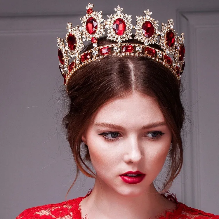 парень в короне. глава корона. корона царя давида. императорская корона екатерины 2. корона российской империи алмазный фонд.