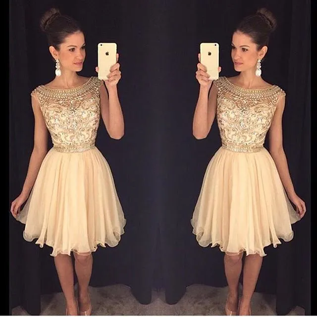 Homecoming Dresses Lace Applique Crystal Beading Short Graduation Dress With Jewel Neck Zip Back Short Length Formal Party Ball Gowns