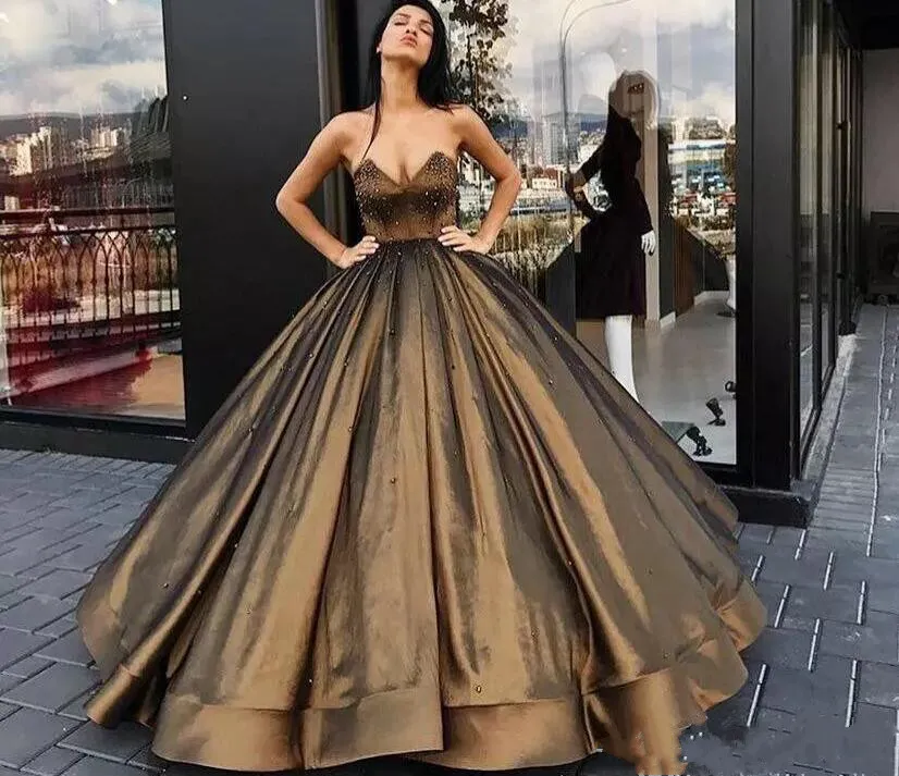 Stunning Puffy Skirt Prom Dress Beaded Backless Long Gowns Evening Wear Ball Gown Quinceanera Dresses 2018