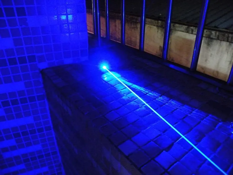 Krachtige Sterke macht militaire 10 Mijl Watt 450nm blauwe laser pointers SOS LAZER zaklamp Jacht onderwijsbril1135942