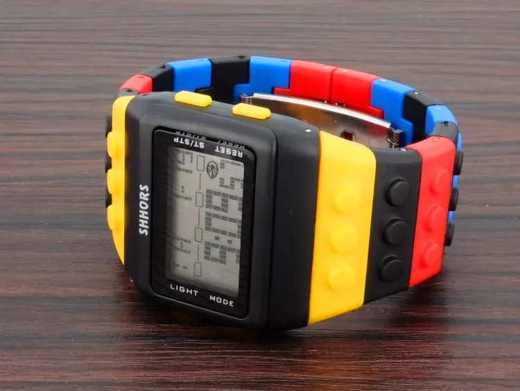 En gros SHHORS montre numérique bonbons nuit éclairer Flash clignotant étanche unisexe gelée arc-en-ciel alarme montres WR005