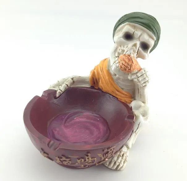 wholesalers new Drinking bowl skull ashtray, product size 12 * 10 * 13.5cm, personalized gift boy