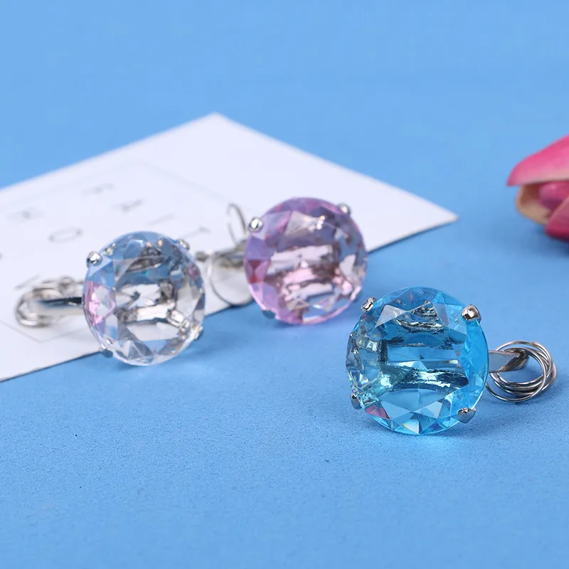 La cerimonia nuziale acrilica a forma rotonda dell'anello chiave di Keychain dell'anello di diamante di colore di trasporto 3 favorisce i regali wen4676