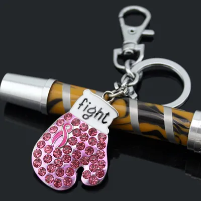 الشريط الوردي للتوعية بسرطان الثدي ، مجوهرات الرياضة هدية ، قفازات أقراط الوردي الشريط مربع القتال قفازات سلاسل المفاتيح