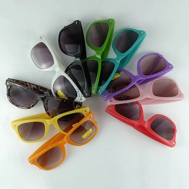 Kids Sunglasses 10 Candy Colors Children Sun Glasses Baby Retro Fashion Shade Classic Traveller Frame Eyewear UV400