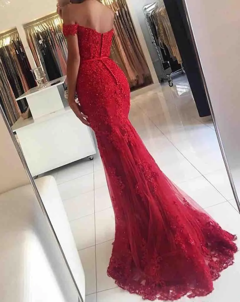 2018 Sexy Prom Dresses Off Shoulder Dark Red Burgundy Hunter Lace Aplikacje Zroszony Syrenka Długie Open Back Evening Dress Party Pagewant Suknie