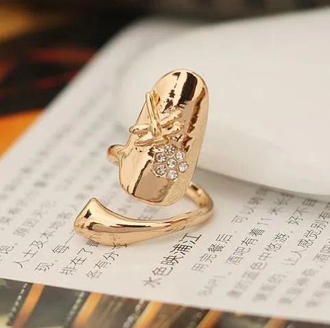 Nova moda anel requintado ameixa cobra ouro / prata bonito retro rainha libélula design strass anel dedo anéis de unhas