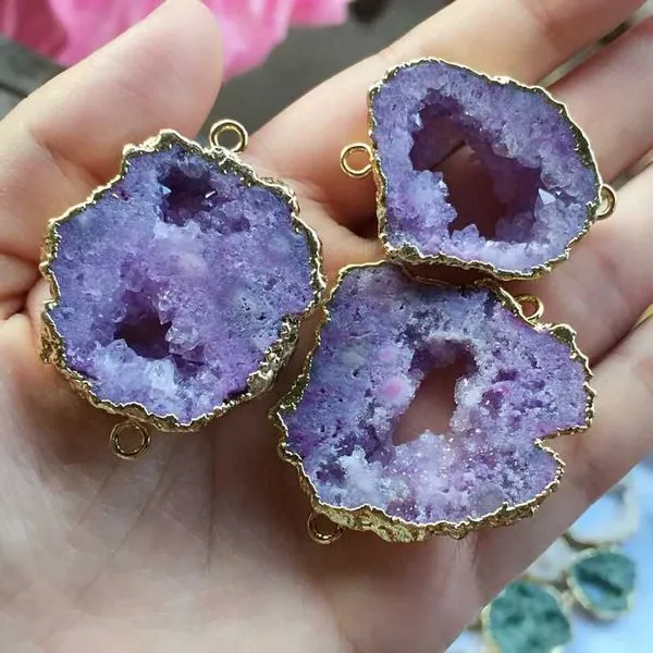 6st Gold Plated Purple Color Nature Quartz Druzy Geode ConnectordRusy Crystal Gem Stone Pendant Pärlor smycken Fin93005707321639